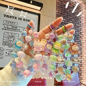 Mobile phone chain - live broadcast room display